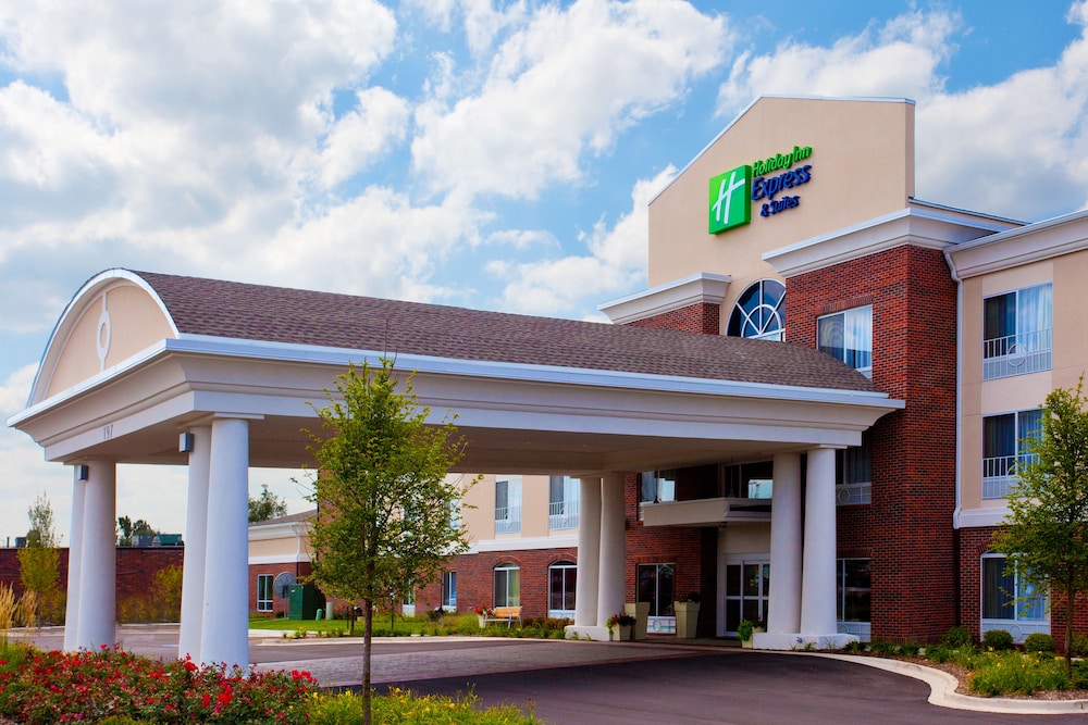 Holiday Inn Express Hotel & Suites a Lake Zurich Barrington by IHG - featured photo