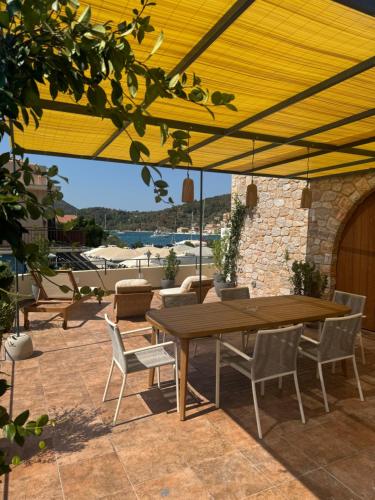 Limone Loft Central Square - carbon neutral hotel in Vathy