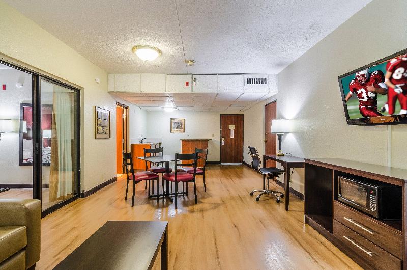 Red Roof Inn & Conference Center Wichita Airport - photo 13