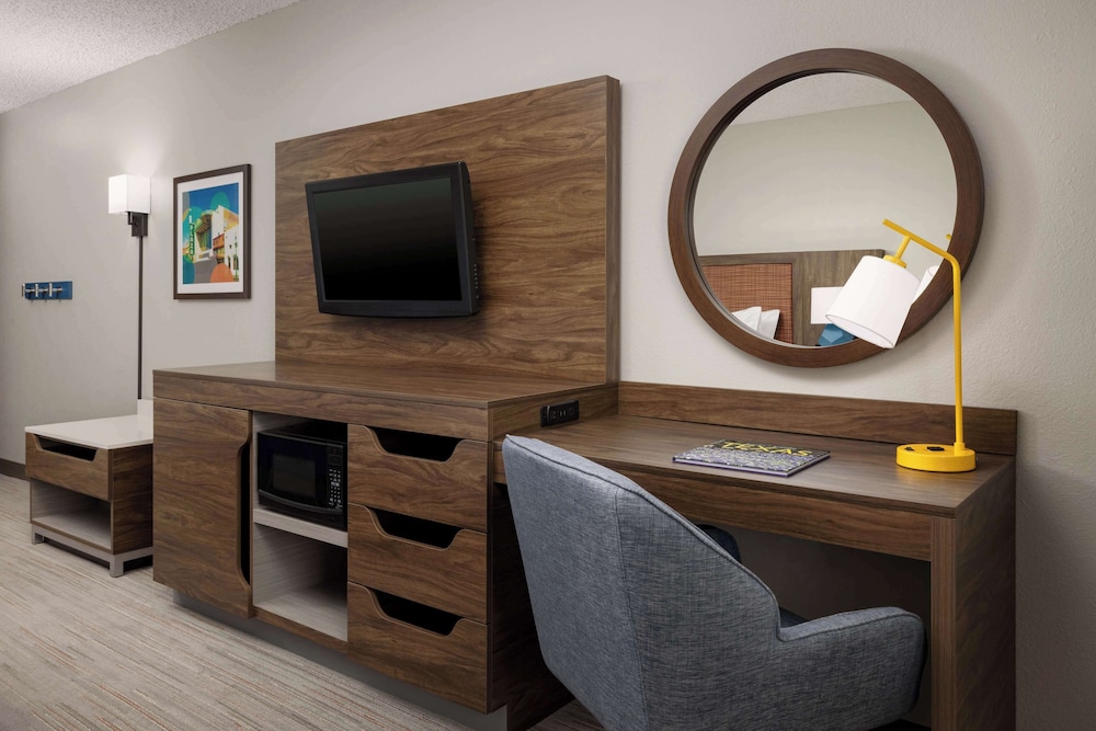 Hampton Inn Laredo - photo 7