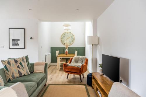 Arch Row Cottage Stow on the Wold — 4-Star Luxury Hotel in Stow On The Wold, United Kingdom