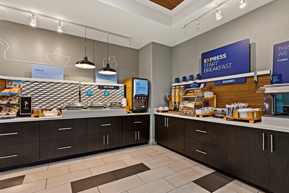 Holiday Inn Express Hotel & Suites Okmulgee by IHG - photo 33