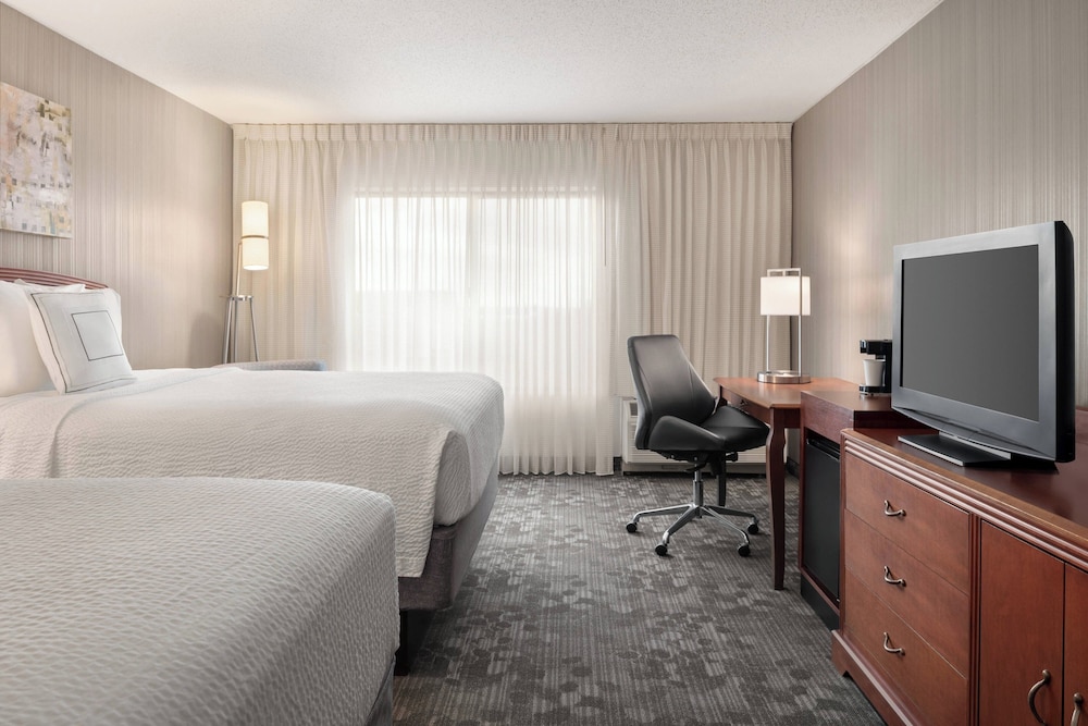 Courtyard by Marriott Chicago Bloomingdale - photo 10