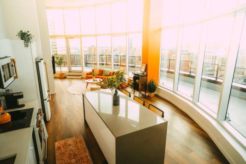 Pause PH Luxe Stay with Views Free Parking — 4-Star Luxury Hotel in Halifax, Canada