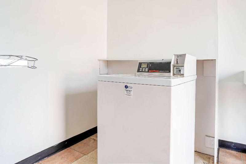 Suburban Extended Stay Hotel - photo 4