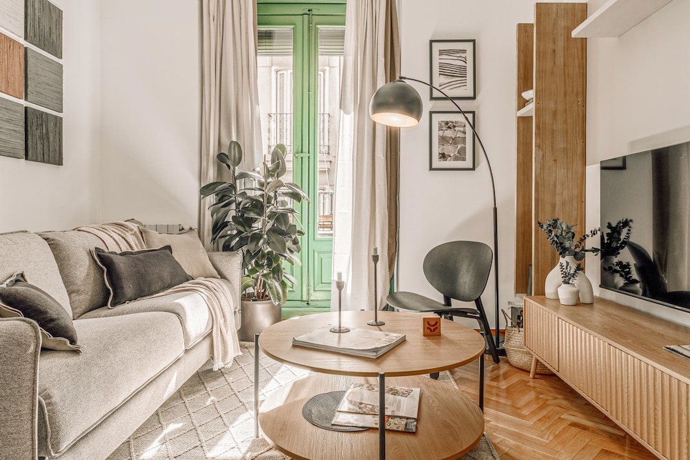 Charming Vintage Studio in trendy Chueca — 4-Star Luxury Hotel in Madrid, Spain