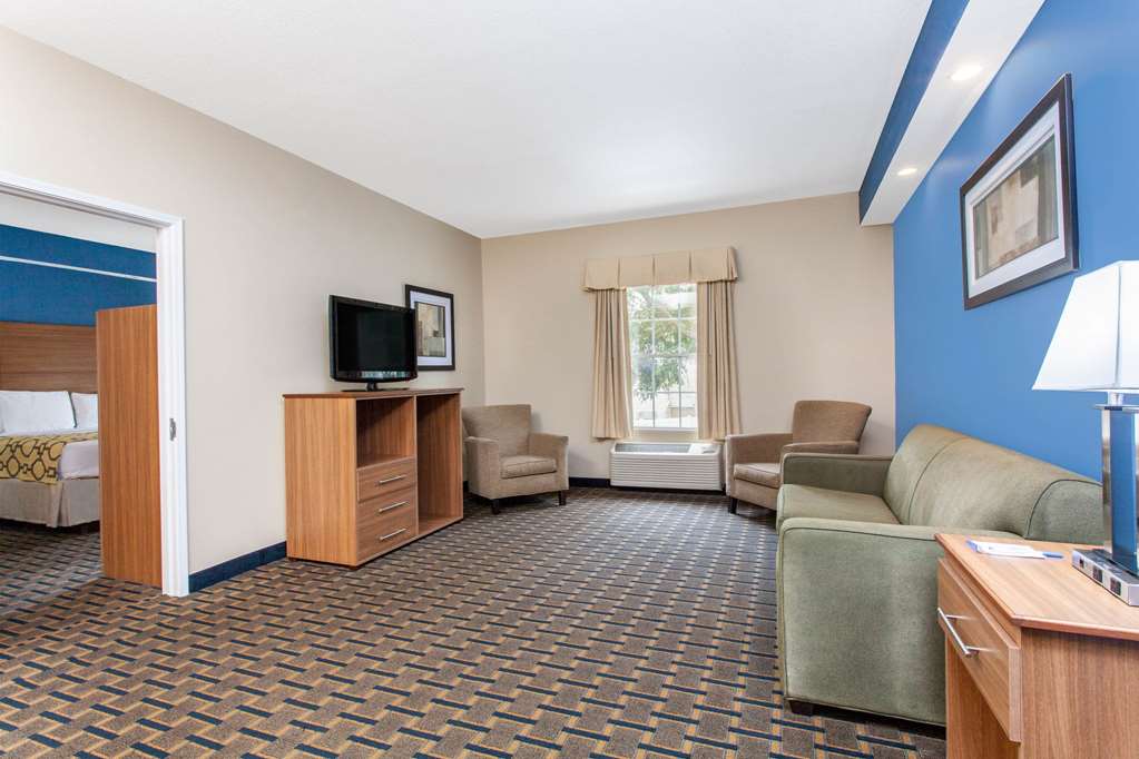 Baymont by Wyndham Jacksonville Butler Blvd - photo 9