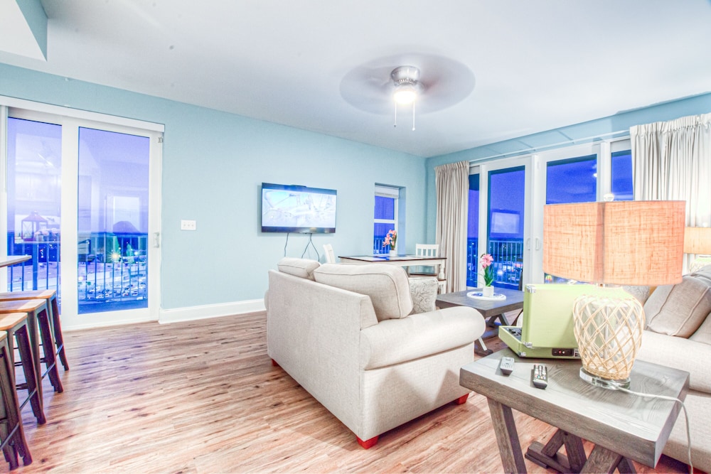 Laketown Wharf Resort by Aneliya's Rentals - photo 620