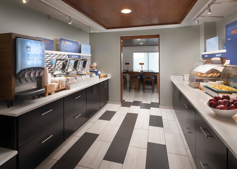 Holiday Inn Express & Suites Olive Branch by IHG - photo 26