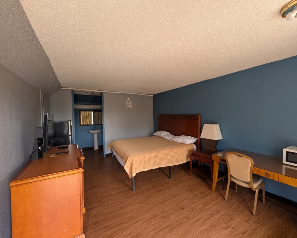 Budgetel Inns & Suites - photo 16