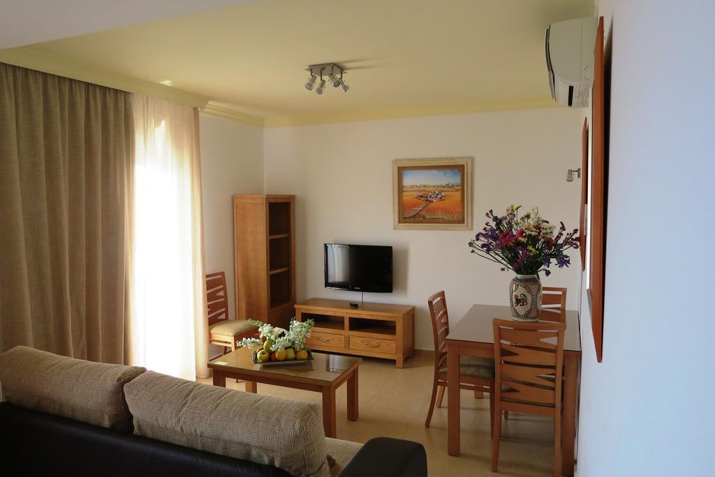 Apartamentos Turisticos Las Yucas — 4-Star Luxury Hotel in Torre Del Mar, Spain