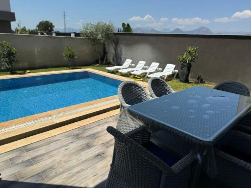Misafirlerin favorisi Villa naz — 4-Star Luxury Hotel in Dosemealti, Turkey