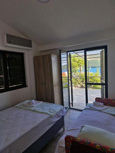 MonaLiza — Ulcinj — photo 3