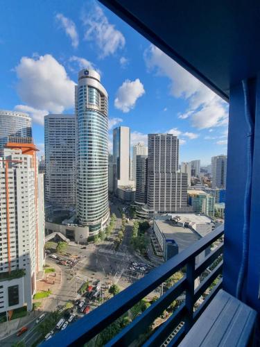 Great View 1 BR Condo in Makati near Trident Tower — 4-Star Luxury Hotel in Manila, Philippines