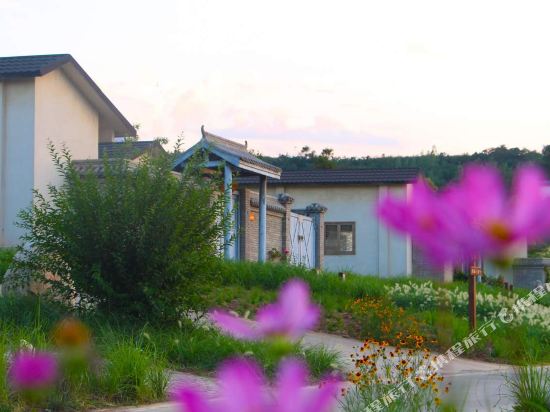 Scenery Retreats — hotel in Baoji