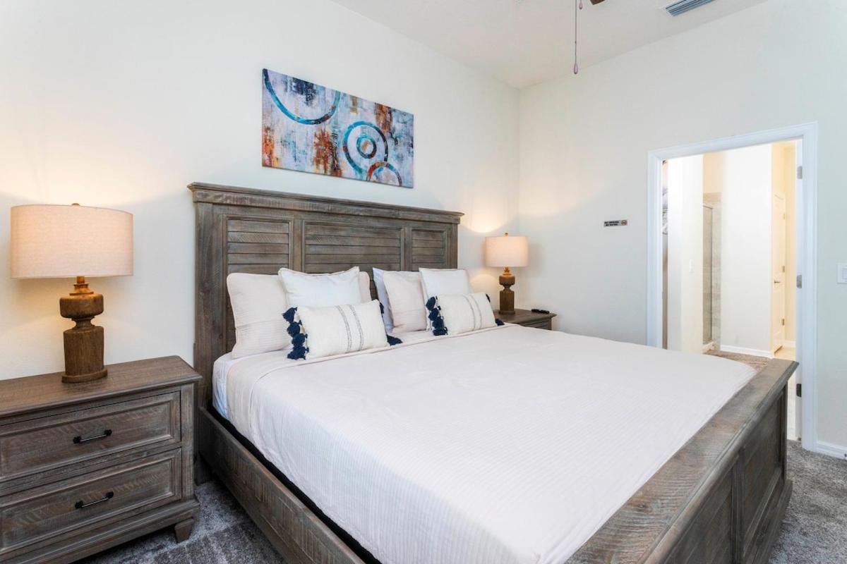 Modern Condo with Lake View Near Disney 3151 — 4-Star Luxury Hotel in Kissimmee, United States
