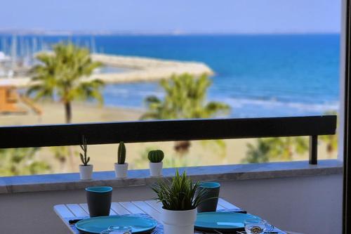 Prime Beachfront Apartment on Larnaca Finikoudes