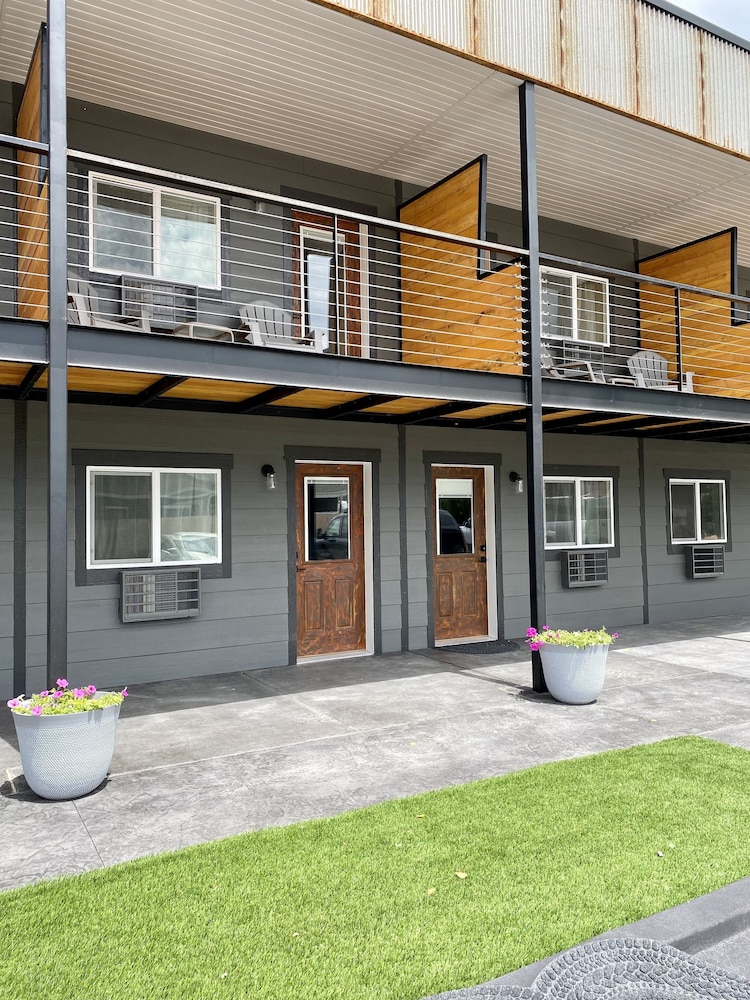 The Darmont Hotel and Suites - photo 22