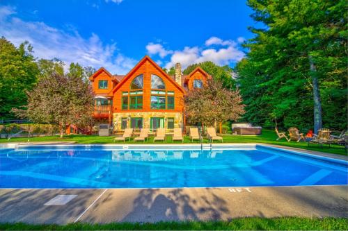 Most Luxury 7000 Sq ft Log Estate with Pool Hot Tub Sauna in Wilmington, United States