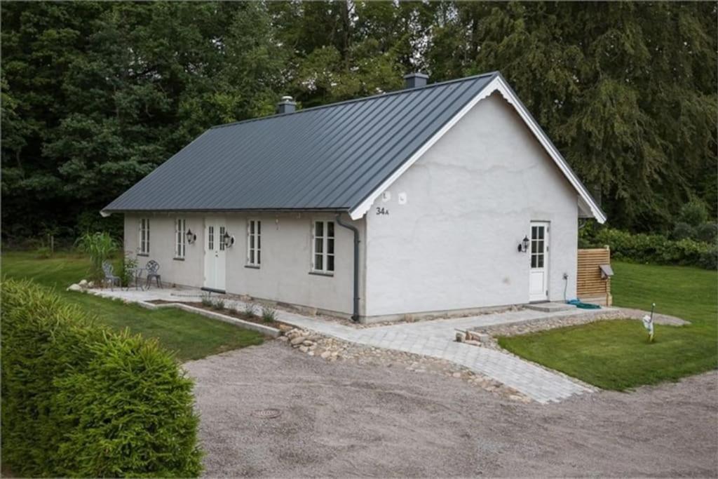 Beautiful and cosy house near the lake — 4-Star Luxury Hotel in Olofstroem, Sweden