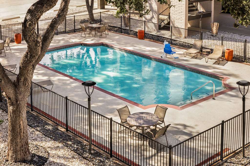 La Quinta Inn by Wyndham San Antonio I 35 N at Toepperwein - photo 30