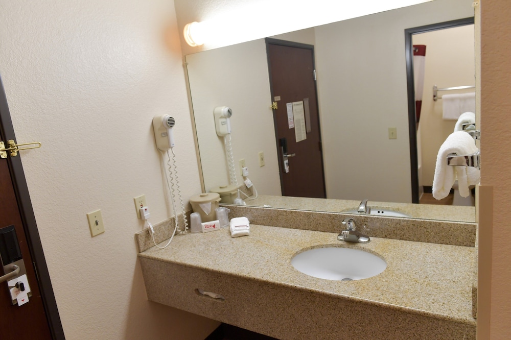 Baymont Inn & Suites by Wyndham Lincoln NE - photo 7