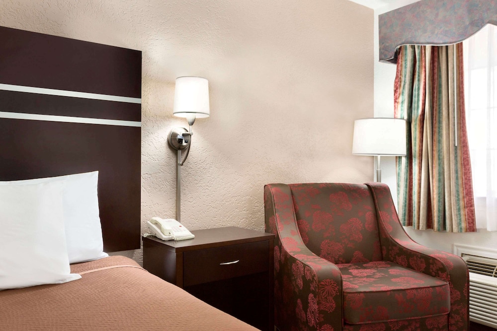 Travelodge by Wyndham Killeen Fort Hood - photo 12
