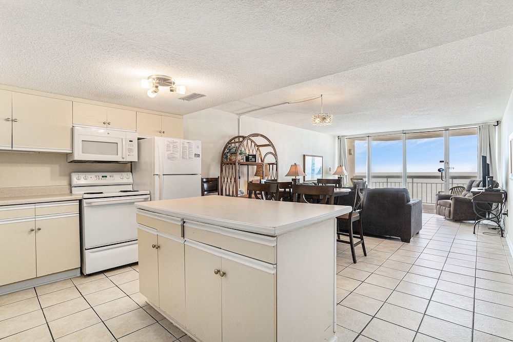 0412 Waters Edge Resort 3 Bedroom Condo by RedAwning - photo 24