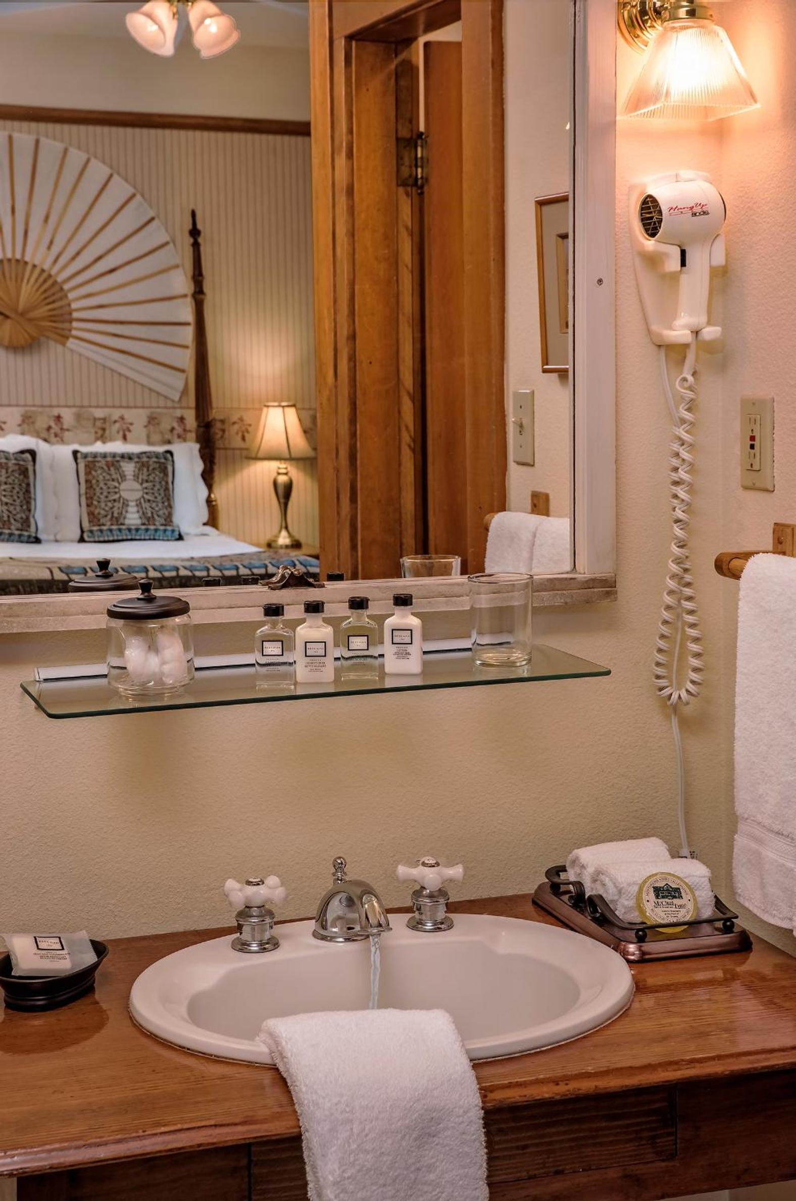 McCloud Hotel - photo 45