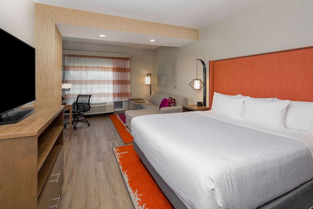 La Quinta Inn & Suites by Wyndham Perry - photo 9