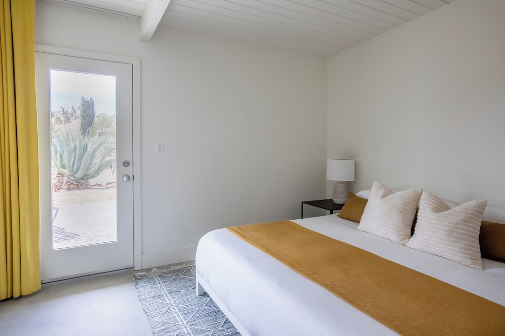 The Bungalows by Homestead Modern at The Joshua Tree Retreat Center - photo 10