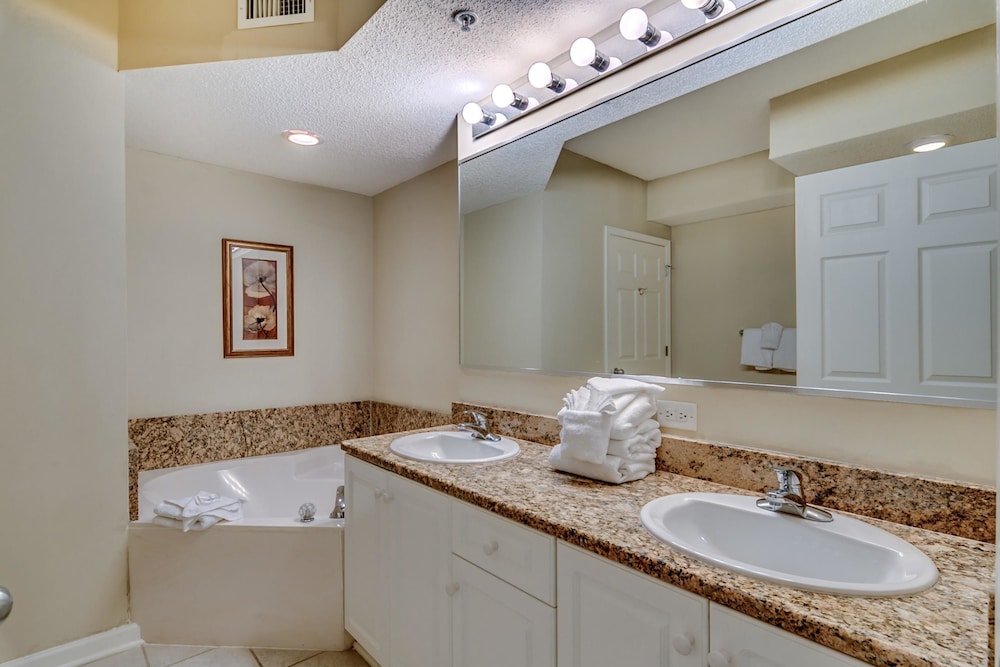 Barefoot Resort North Tower by Condo World - photo 38