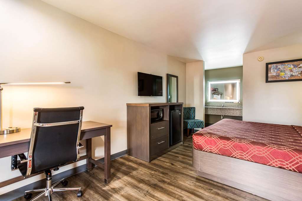 Econo Lodge Inn & Suites Murfreesboro Shopping District - photo 21
