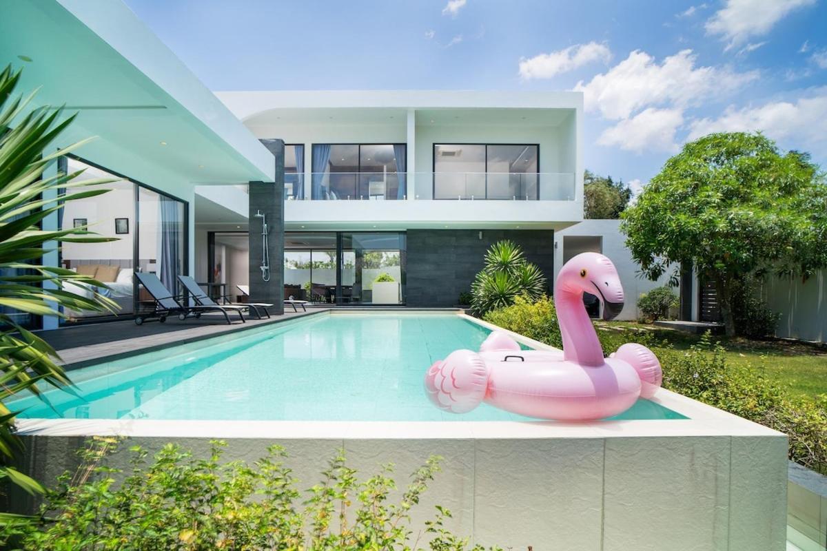 Ultra Modern Tropical Pool Villa — 4-Star Luxury Hotel in Phuket, Thailand