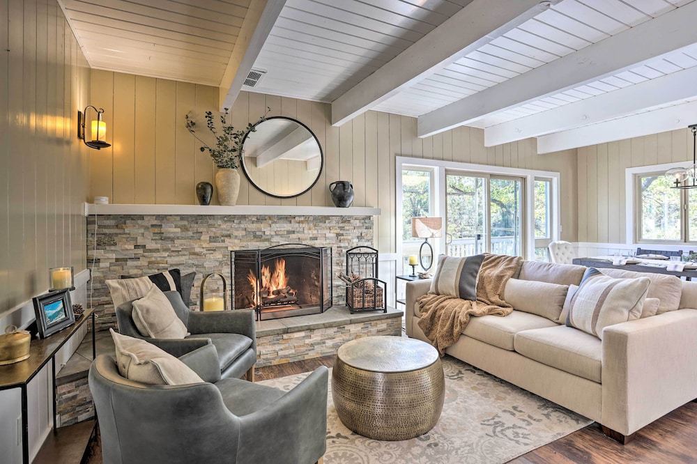Arrowhead Retreat w Luxe Furnishings & Lake Views in Lake Arrowhead, United States