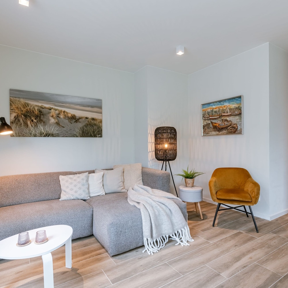 Spacious Top flour Apartment With Private Parking — 4-Star Luxury Hotel in Middelkerke, Belgium