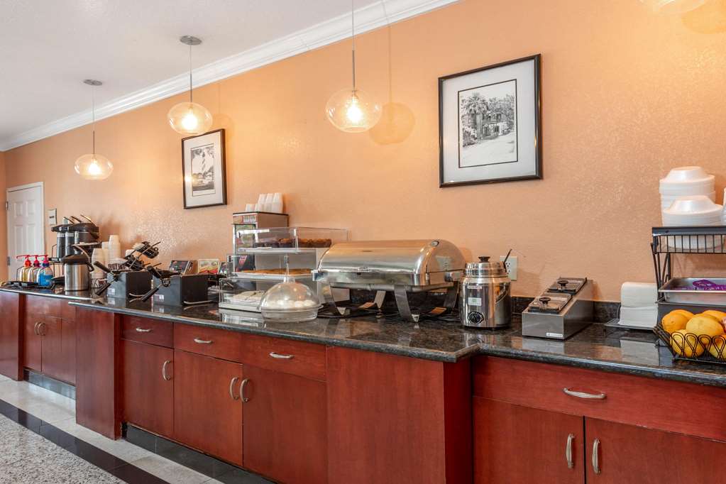 La Quinta Inn & Suites by Wyndham St. Augustine - photo 28