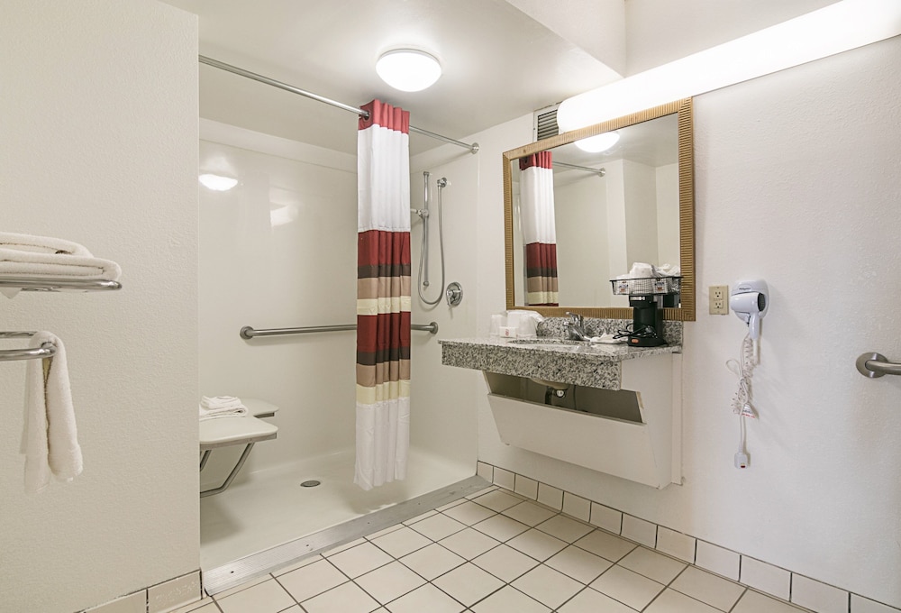 Red Roof Inn Forsyth - photo 18