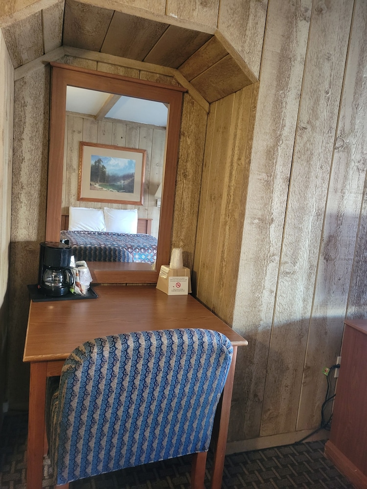 Townhouse Motel - photo 36