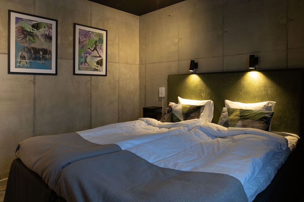 Playhotel — hotel in Mjoelby