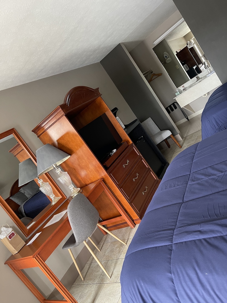 The Tompkinsville Inn - photo 8