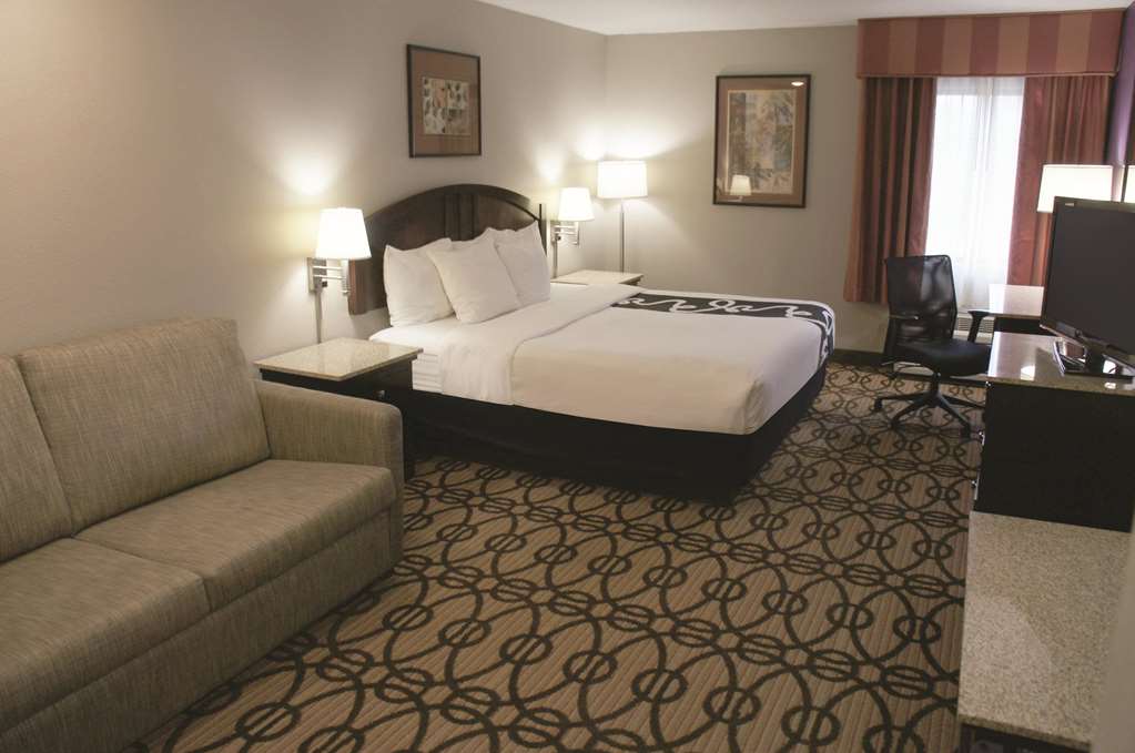 La Quinta Inn & Suites by Wyndham Springfield South - photo 8
