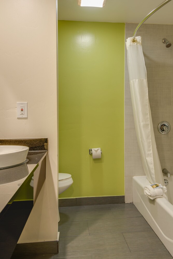 Vagabond Inn Executive Bakersfield Downtowner - photo 18