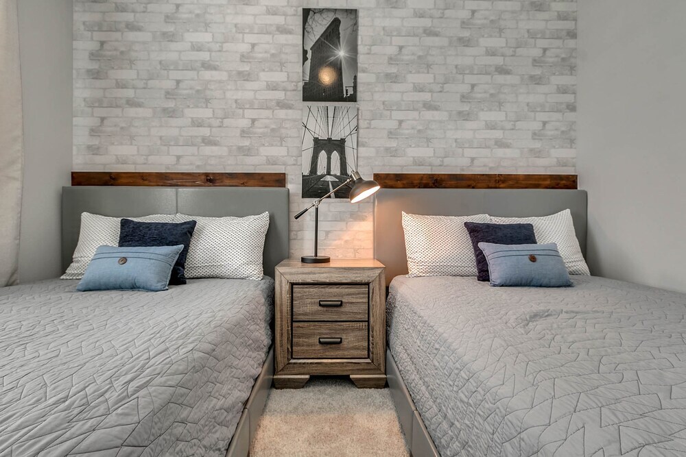 7 Bedrooms 65 Bathrooms Solara 1604 Hg - photo 5