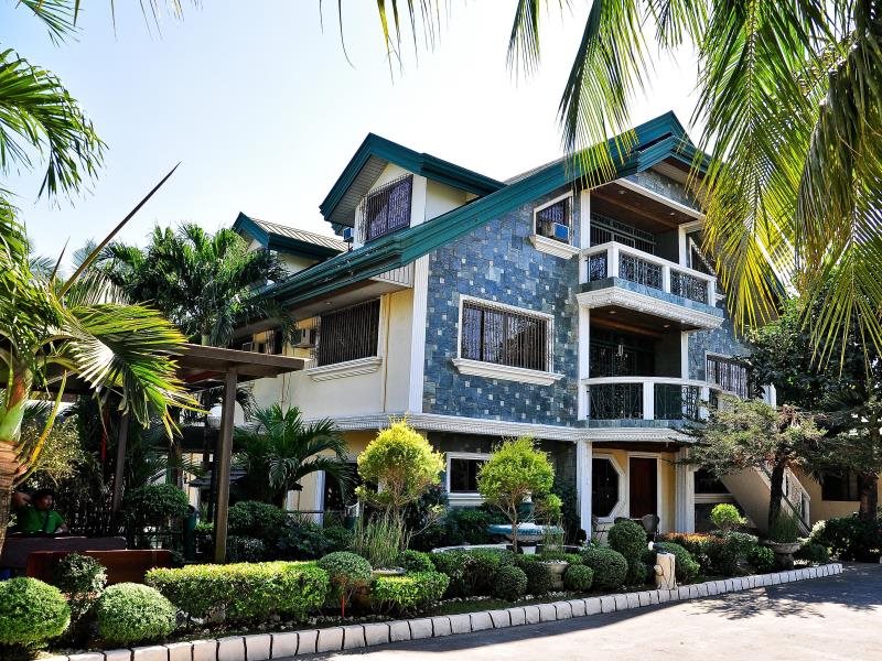 Leticias Garden Resort & Events Place — hotel in Calumpit