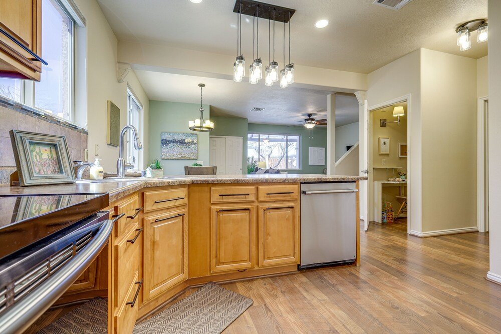 Mesquite 2BR Townhome with Pool & Gym Access