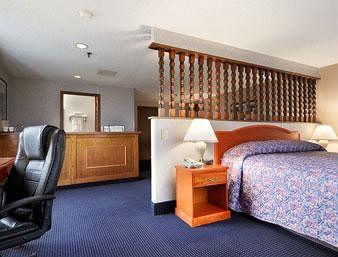 Elk Grove Hotel - photo 4