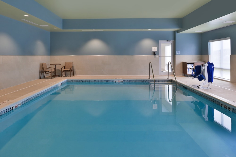 Holiday Inn Express & Suites Marshalltown by IHG - photo 35
