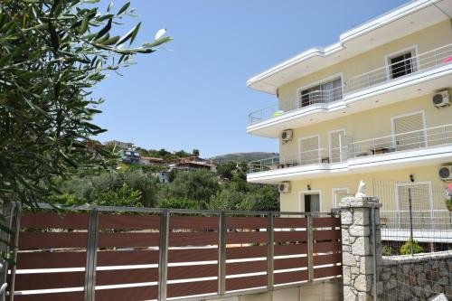 Foti Rooms — Himare — photo 2