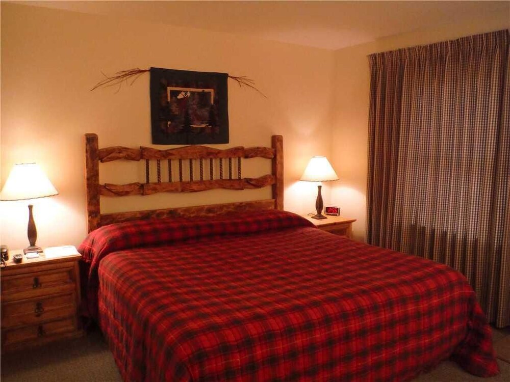 Kintla 206 Lock off 1 Br Hotel Room in Whitefish, United States